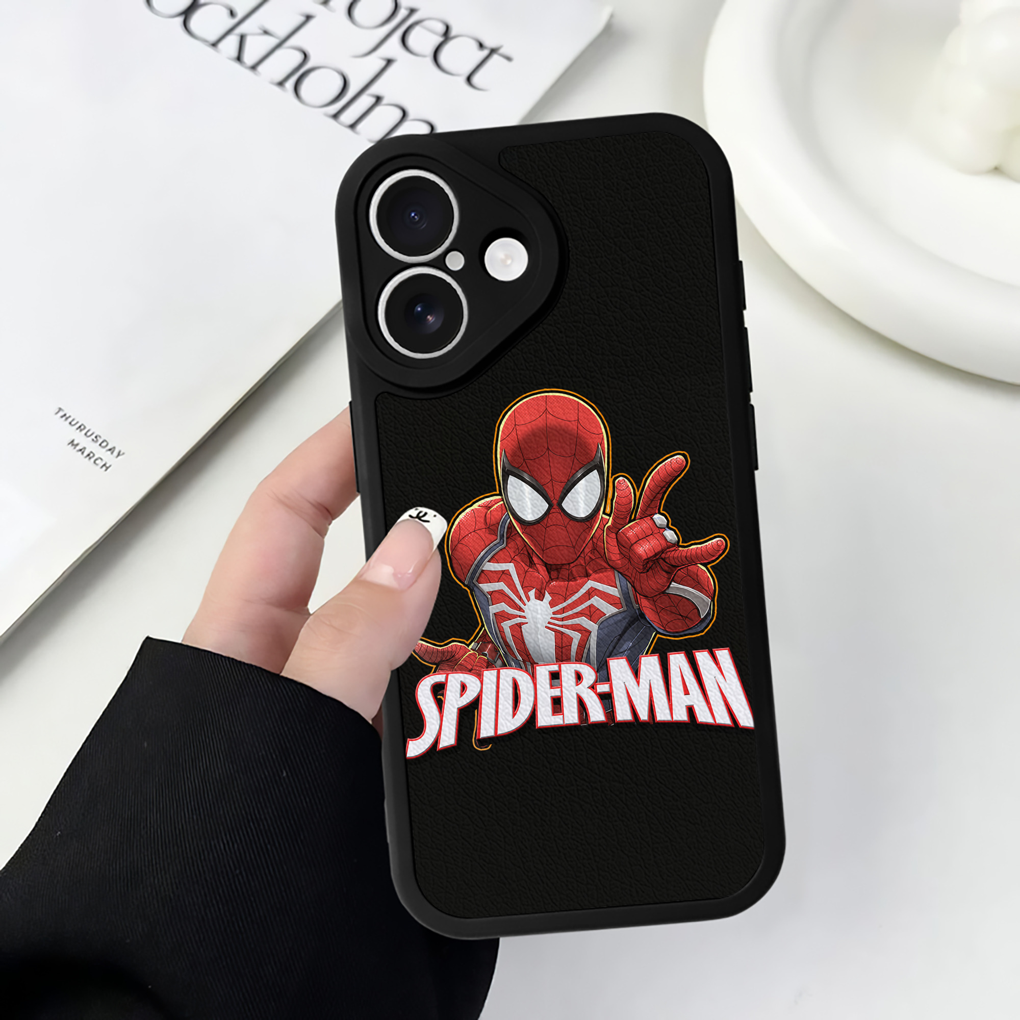 Spider Man スパイダーマン 【iPhone 16シリーズ対応】シリコンスマホケース（レザー調） 材質：シリコン